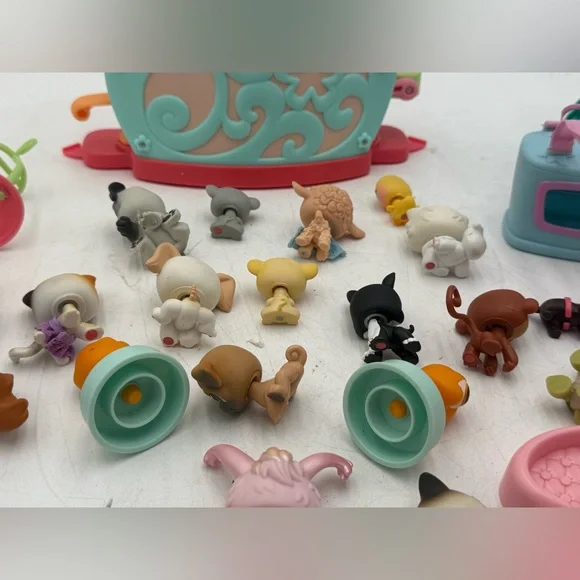 Littlest Pet Shop LPS lot of 39 includes rare Collie and other pets